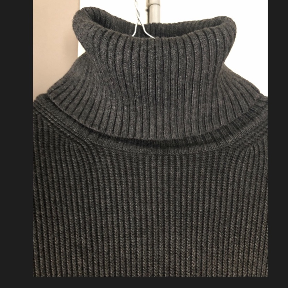 ZARA ❣️highly sought after❣️two piece sweater set